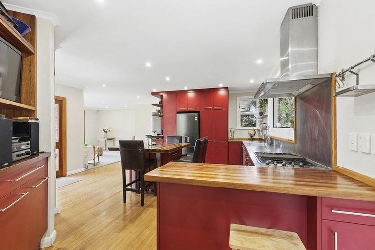 Photo of property in 94 Mana View Road, Paremata, Porirua, 5026
