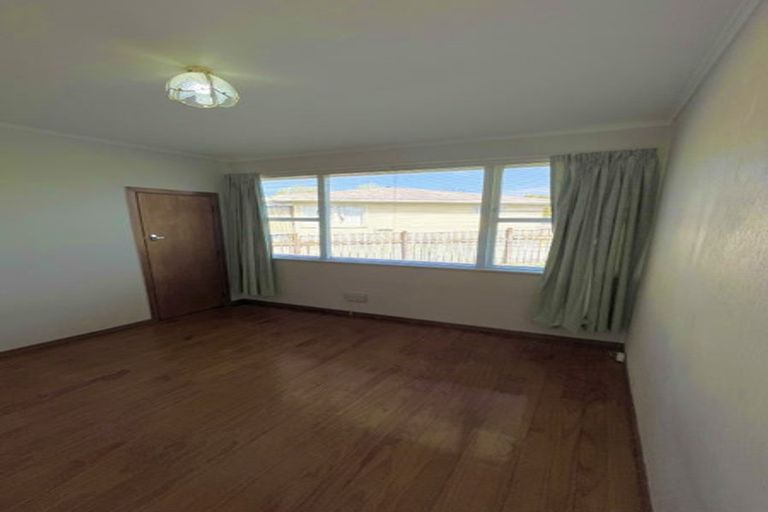 Photo of property in 17 Bayside Avenue, Te Atatu Peninsula, Auckland, 0610