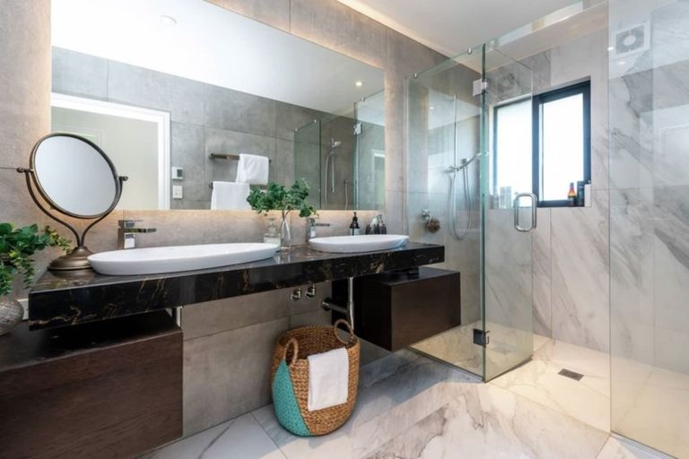 Photo of property in 35 Montgomery Crescent, Cockle Bay, Auckland, 2014