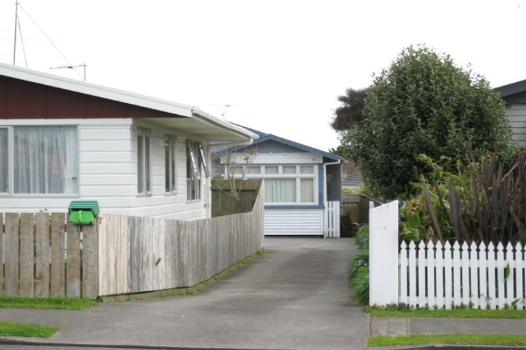 Photo of property in 12 Kowhai Street, Strandon, New Plymouth, 4312