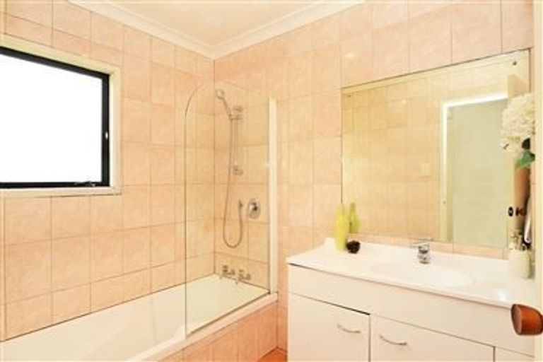 Photo of property in 2/9 Danube Lane, Glen Eden, Auckland, 0602