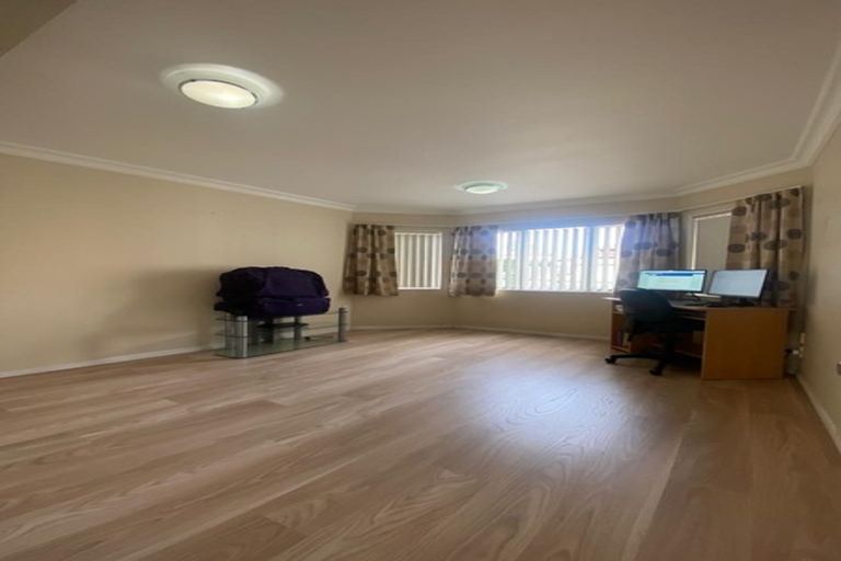 Photo of property in 3 Gendo Avenue, Henderson, Auckland, 0612