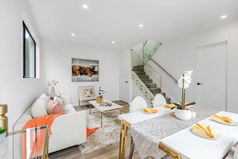 Photo of property in 2/24 Great South Road, Manurewa, Auckland, 2102
