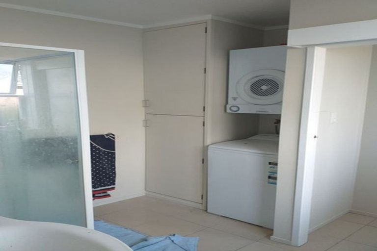 Photo of property in 1/27 Neptune Avenue, Beach Haven, Auckland, 0626