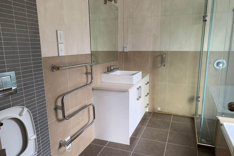 Photo of property in 16 Astelia Place, Goodwood Heights, Auckland, 2105