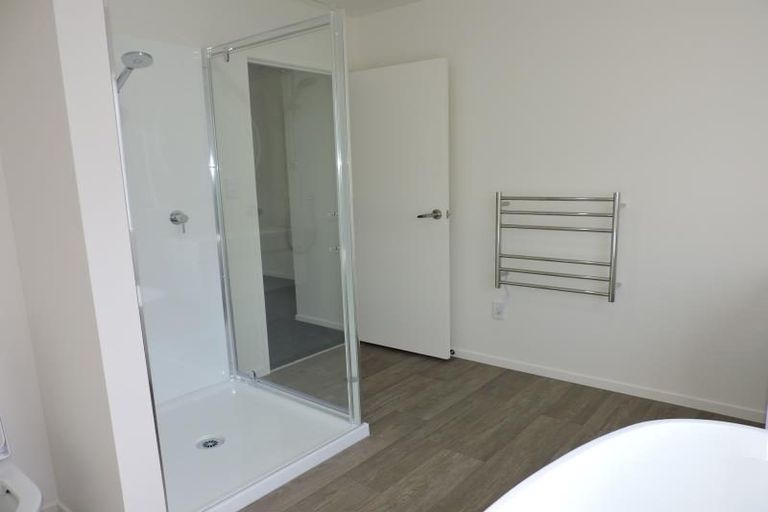 Photo of property in 548b Glenfield Road, Glenfield, Auckland, 0629