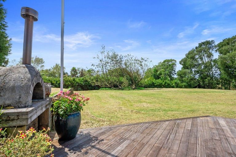 Photo of property in 949 State Highway 16, Waimauku, 0812