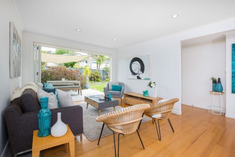 Photo of property in 1/19 Becroft Drive, Forrest Hill, Auckland, 0620