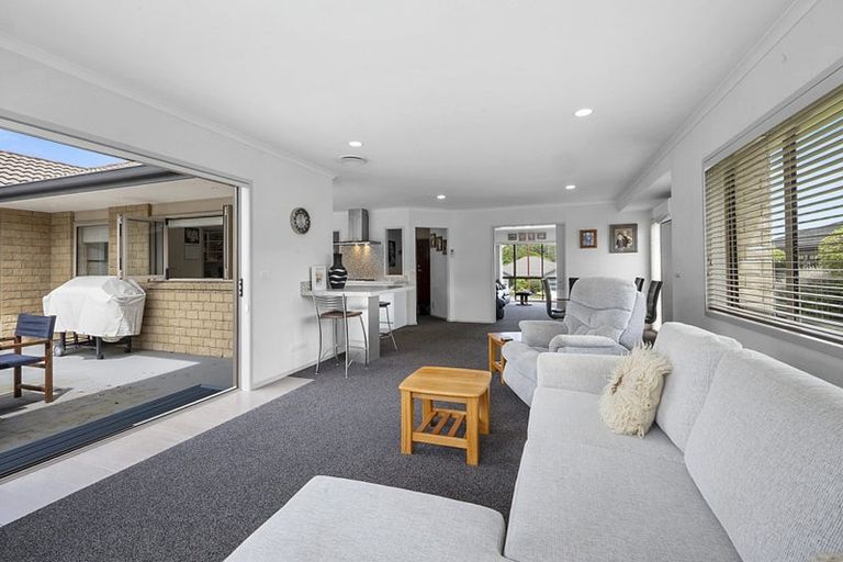 Photo of property in 27 Redwood Crescent, Hurdon, New Plymouth, 4310