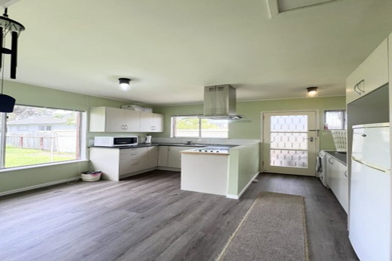 Photo of property in 2/3 Pinedale Place, Henderson, Auckland, 0610