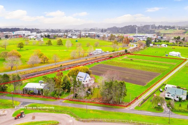 Photo of property in 9b Trotting Course Drive, Kumeu, 0891