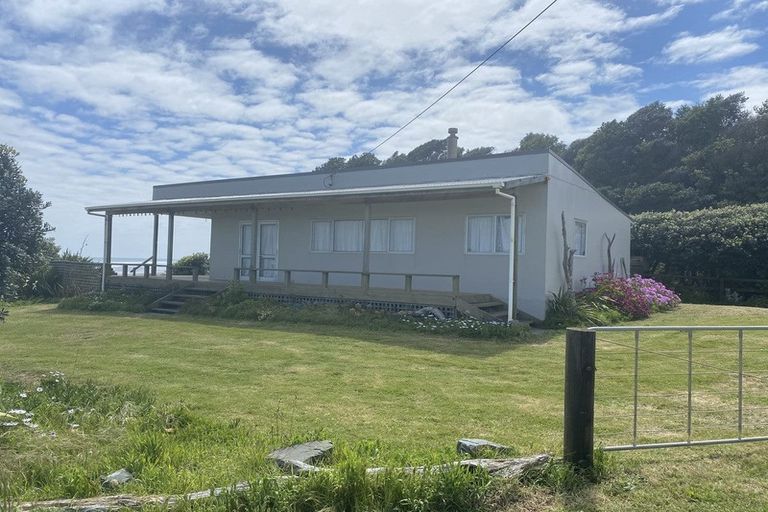 Photo of property in 4 Beach Road, Mokau, 4376