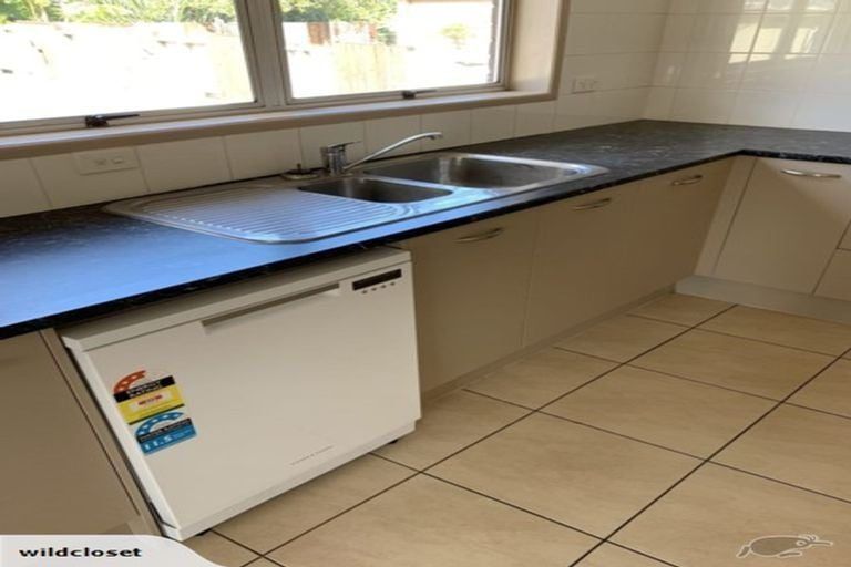 Photo of property in 94 Te Atatu Road, Te Atatu South, Auckland, 0610