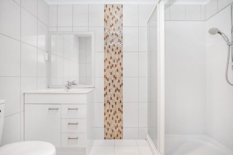 Photo of property in 16 Banksia Place, Goodwood Heights, Auckland, 2105