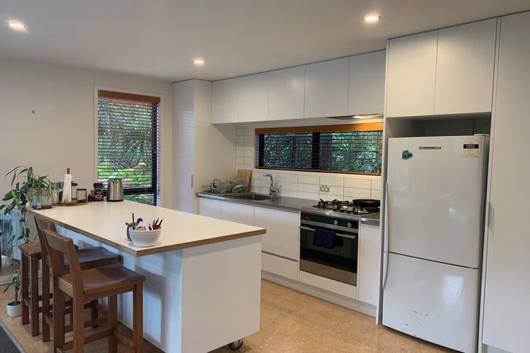 Photo of property in 2/28 Bayly Road, Moturoa, New Plymouth, 4310