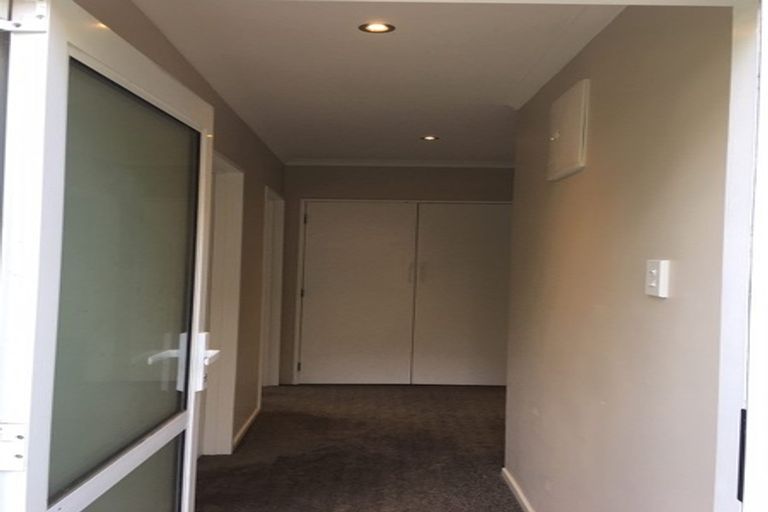 Photo of property in 25b Omega Street, Newlands, Wellington, 6037