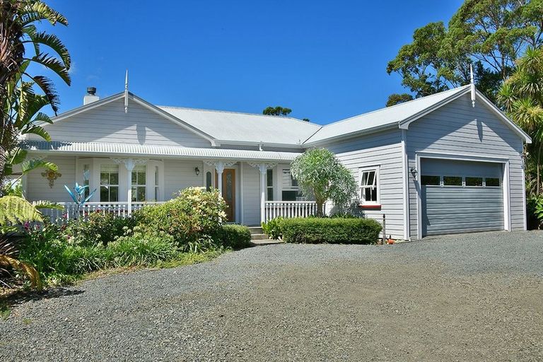 Photo of property in 940 South Head Road, South Head, Helensville, 0874