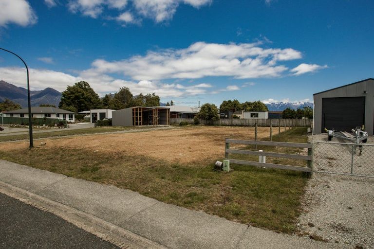 Photo of property in 28 Motu-au Close, Manapouri, 9679