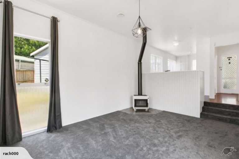 Photo of property in 28 Dingadee Street, Welcome Bay, Tauranga, 3112
