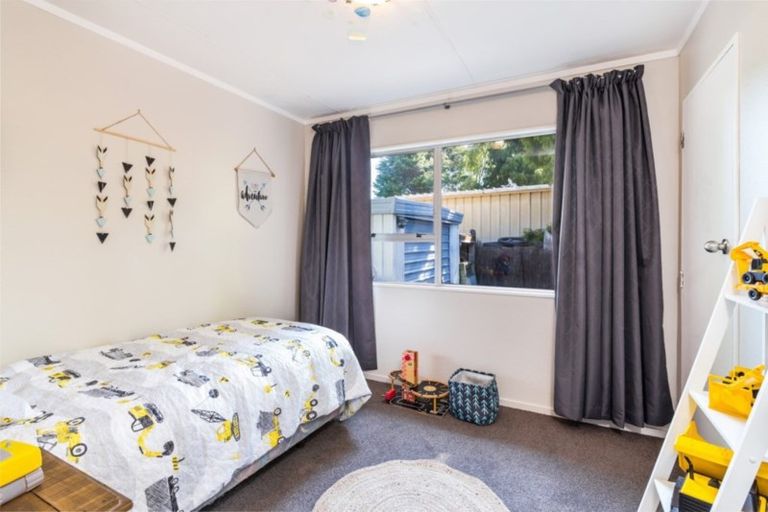 Photo of property in 2 Swan Close, Richmond Heights, Taupo, 3330