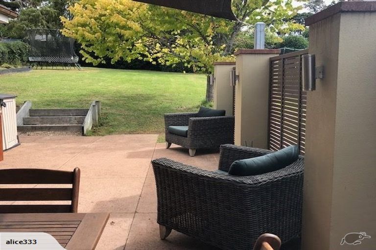 Photo of property in 20 Aorangi Place, Birkenhead, Auckland, 0626