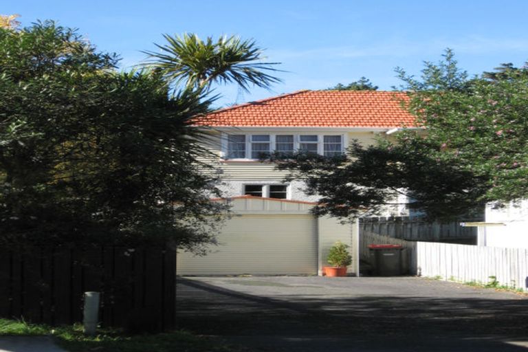 Photo of property in 118b Newlands Road, Newlands, Wellington, 6037