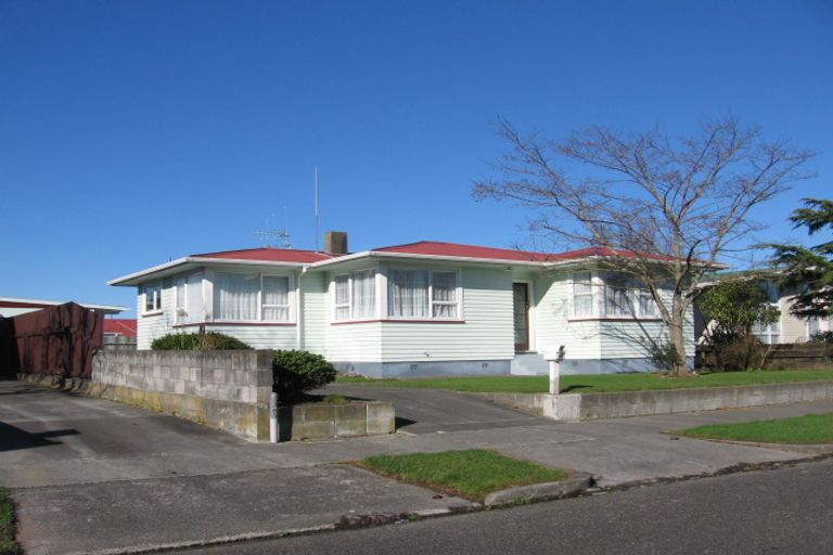 Photo of property in 28 Holdsworth Avenue, Milson, Palmerston North, 4414