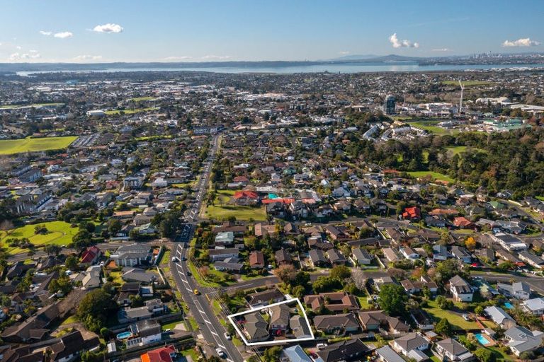 Photo of property in 70 Sturges Road, Henderson, Auckland, 0612