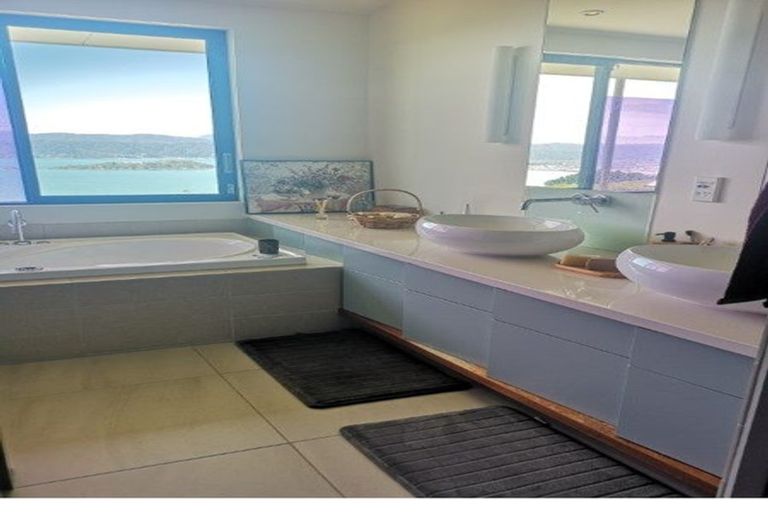 Photo of property in 16 Dungarvan Road, Newlands, Wellington, 6037