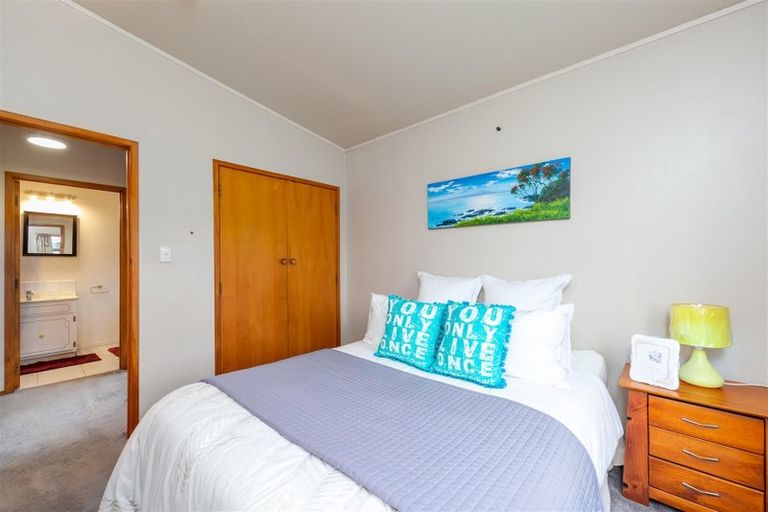 Photo of property in 1/48 Lemnos Place, Titirangi, Auckland, 0604