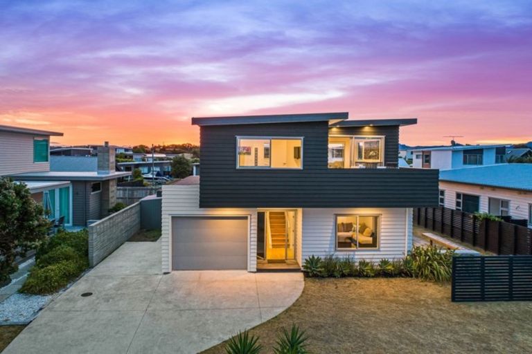 Photo of property in 10 Te Mauri Place, Omaha, 0986