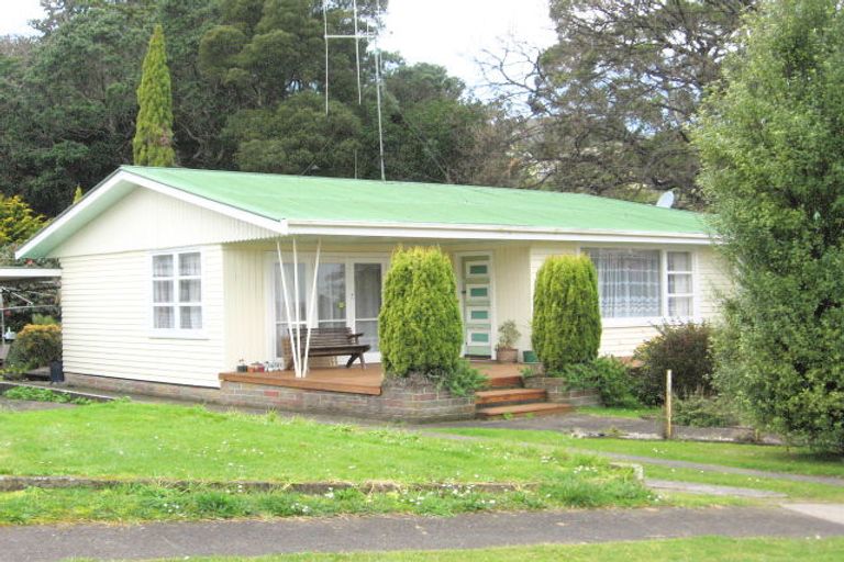 Photo of property in 134 Brunton Crescent, Thames, 3500