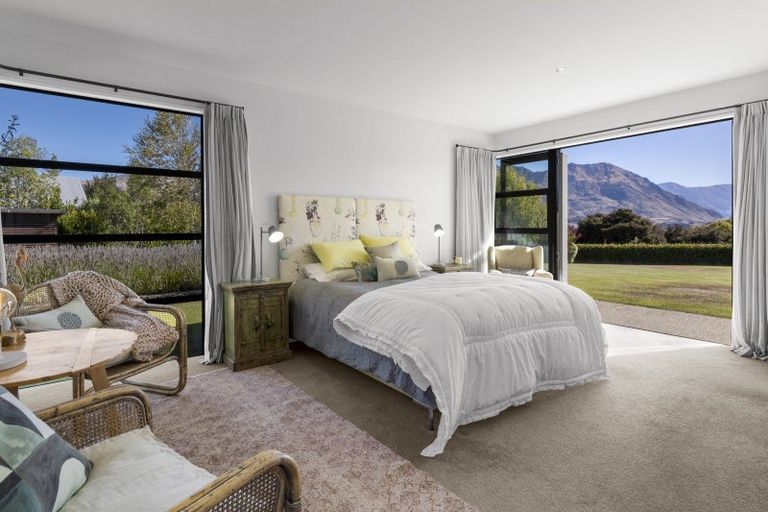 Photo of property in 251 Beacon Point Road, Wanaka, 9305