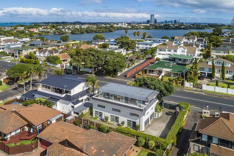 Photo of property in 1/2 Ocean View Road, Milford, Auckland, 0620