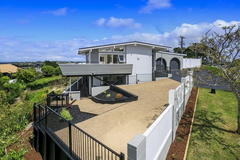 Photo of property in 927 East Coast Road, Northcross, Auckland, 0632