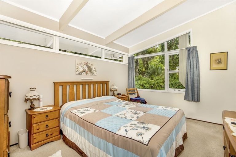 Photo of property in 186 Atkinson Road, Titirangi, Auckland, 0604