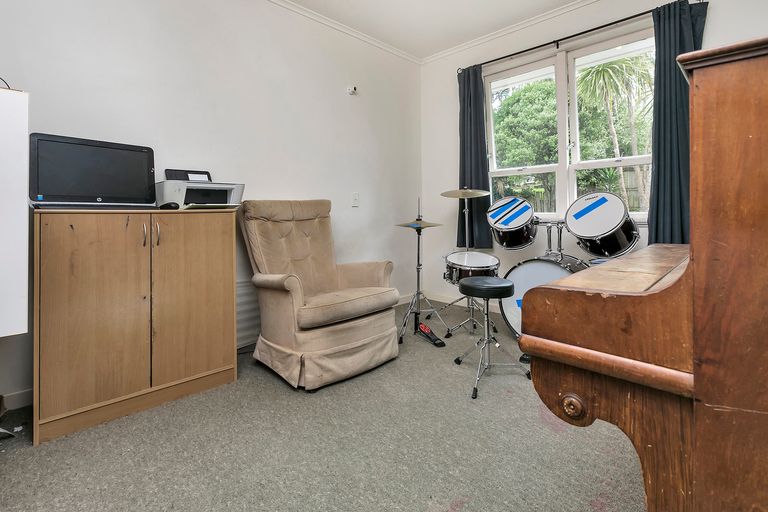 Photo of property in 77 Royal Road, Massey, Auckland, 0614