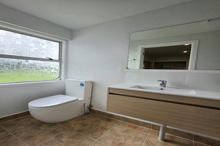Photo of property in 10 Hillcrest Grove, Hillpark, Auckland, 2102