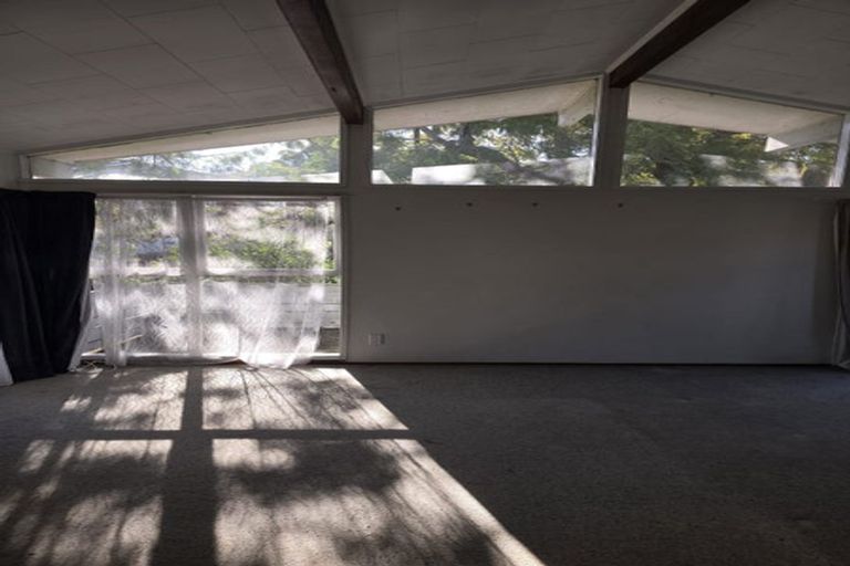 Photo of property in 4 Longbill Place, Glendene, Auckland, 0602