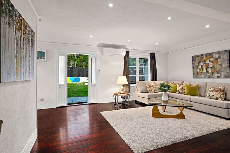 Photo of property in 1/86 Beach Road, Castor Bay, Auckland, 0620