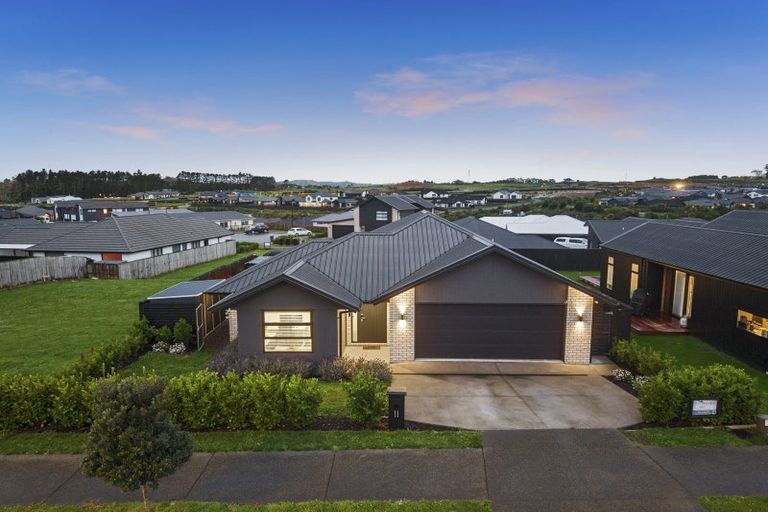 Photo of property in 11 Te Rata Boulevard, Karaka, 2124
