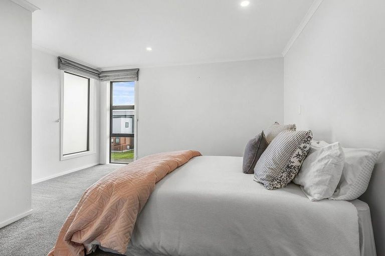 Photo of property in 1b Breakwater Way, Whitby, Porirua, 5024