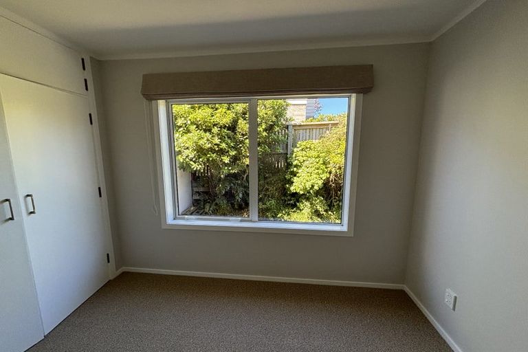 Photo of property in 42 Versailles Street, Karori, Wellington, 6012