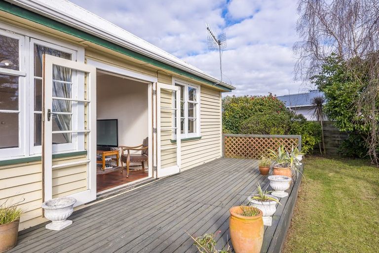 Photo of property in 12 Rodney Grove, Paraparaumu, 5032