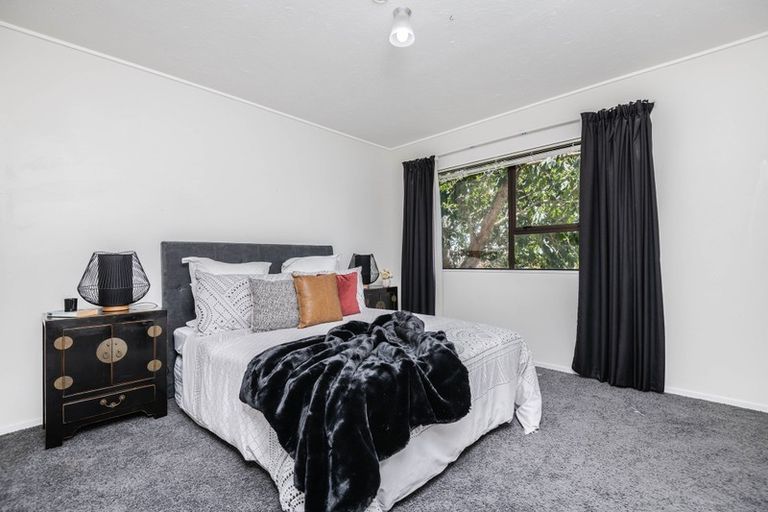 Photo of property in 16 Dominica Crescent, Grenada Village, Wellington, 6037