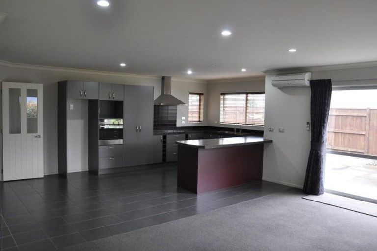 Photo of property in 51 Tennyson Avenue, Kelvin Grove, Palmerston North, 4414