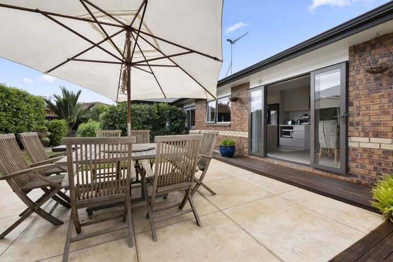 Photo of property in 20 Hocken Place, Mangere Bridge, Auckland, 2022