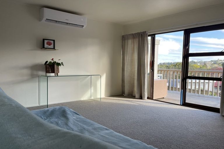 Photo of property in 1/16a Camrose Place, Glenfield, Auckland, 0629