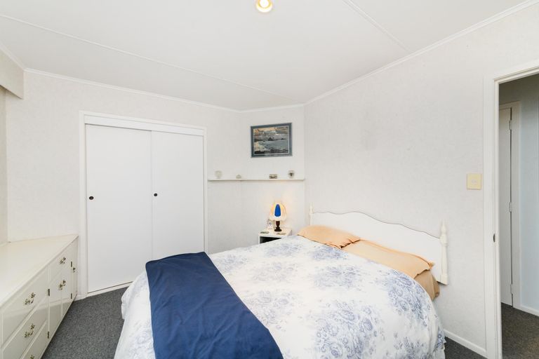Photo of property in 1 Essex Place, Milson, Palmerston North, 4414