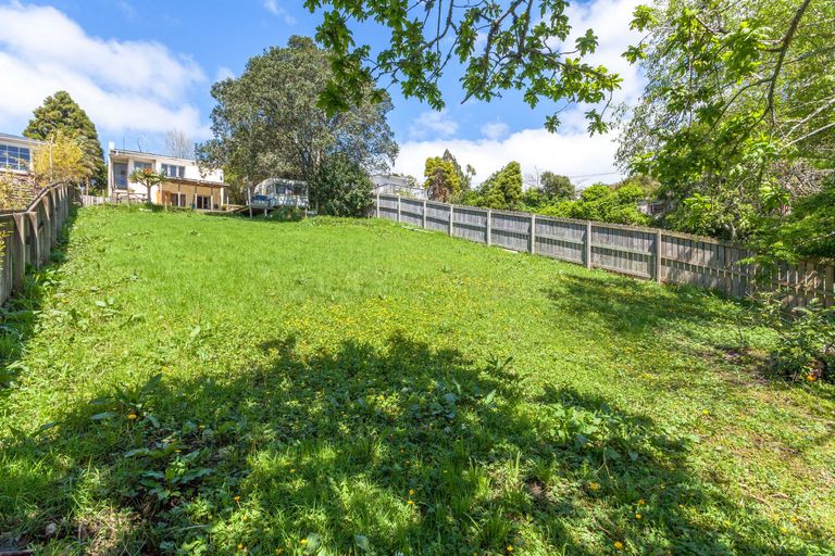 Photo of property in 14 Eastglen Road, Glen Eden, Auckland, 0602